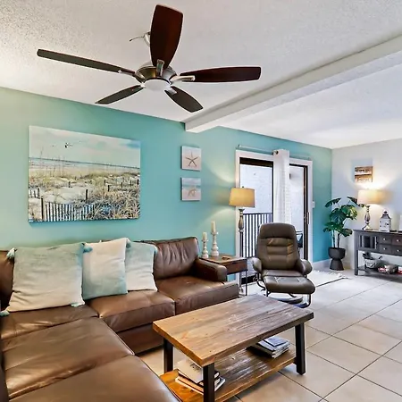 Beautifully Updated 3 Bed 3 Bath Xanadu Villa One Block To The Beach